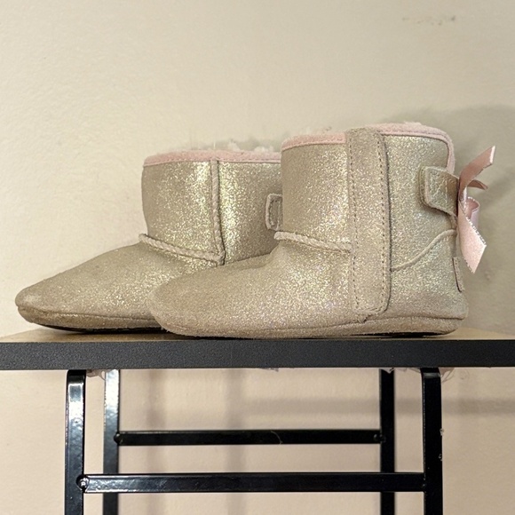 UGG Sparkly Gold Suede Kids Boots with Pink Bow & Lining - Picture 6 of 15